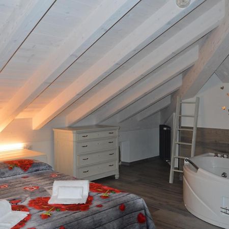 White Suite - Jacuzzi, Swimming Pool & Lake View Lezzeno Exterior foto