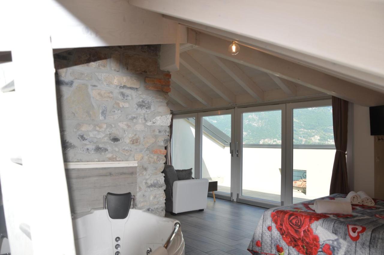 White Suite - Jacuzzi, Swimming Pool & Lake View Lezzeno Exterior foto